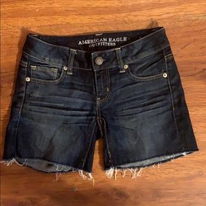 Cute American Eagle dark denim washed shorts